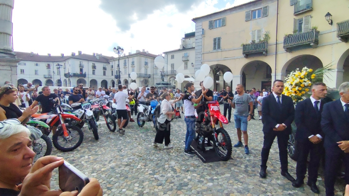 VENARIA - Il rombo dei motori per l'ultimo saluto a Gabriele Dipinto - FOTO E VIDEO