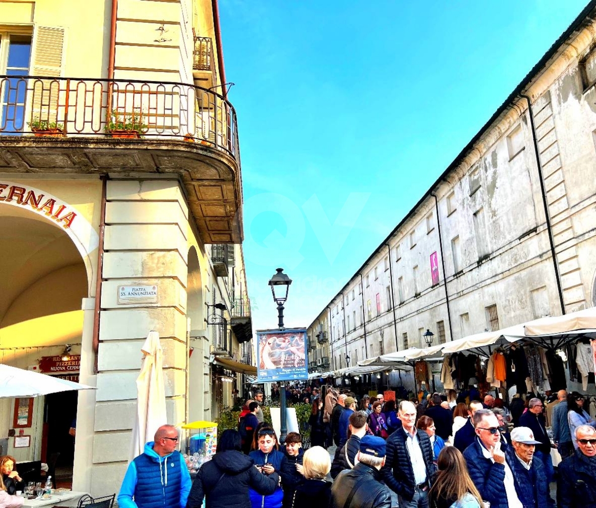 VENARIA - Centro gremito per il mercato del «Crocetta Più in Tour» - FOTO