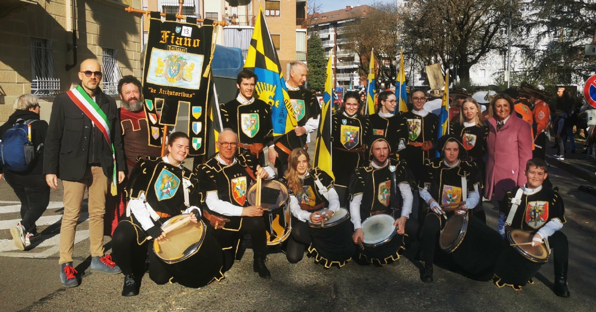 VENARIA - Musica, coriandoli e tanto divertimento: successo per il «Real Carnevale» - FOTO