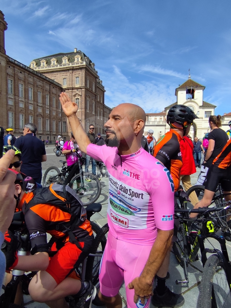 GIRO D'ITALIA A VENARIA - Una grande festa per la «Grande Partenza» - FOTO E VIDEO