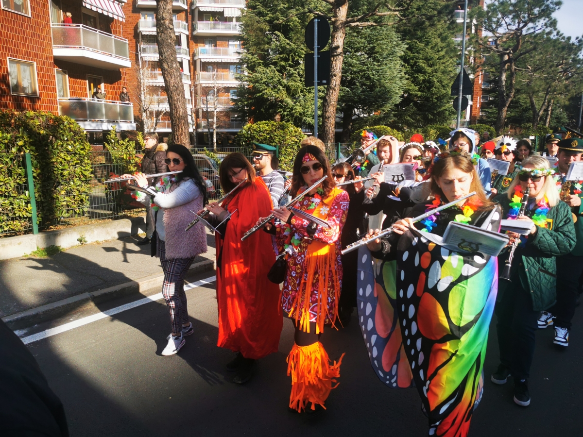 VENARIA - Musica, coriandoli e tanto divertimento: successo per il «Real Carnevale» - FOTO