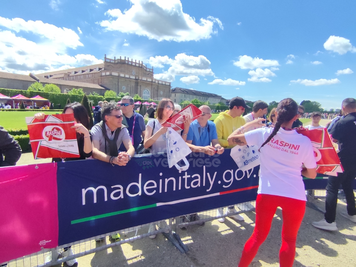 GIRO D'ITALIA A VENARIA - Una grande festa per la «Grande Partenza» - FOTO E VIDEO