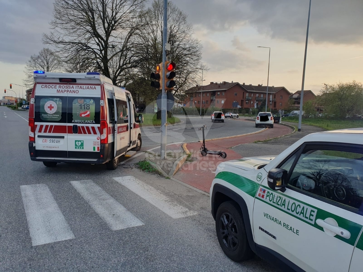 INCIDENTE A VENARIA - Scontro auto-monopattino: due giovani feriti - FOTO