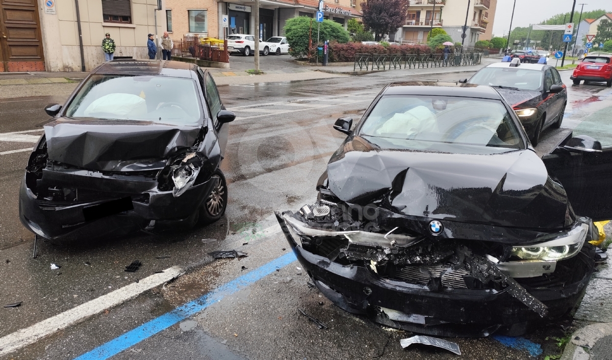 INCIDENTE A VENARIA - Malore mentre è alla guida: morto un uomo di 82 anni - FOTO