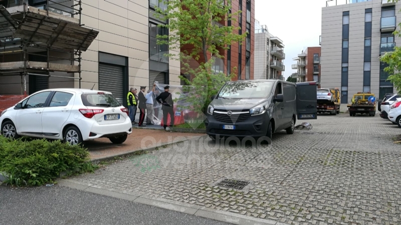 DRAMMA A RIVOLI - Uccide la moglie con tre colpi di pistola poi si spara alla testa - FOTO