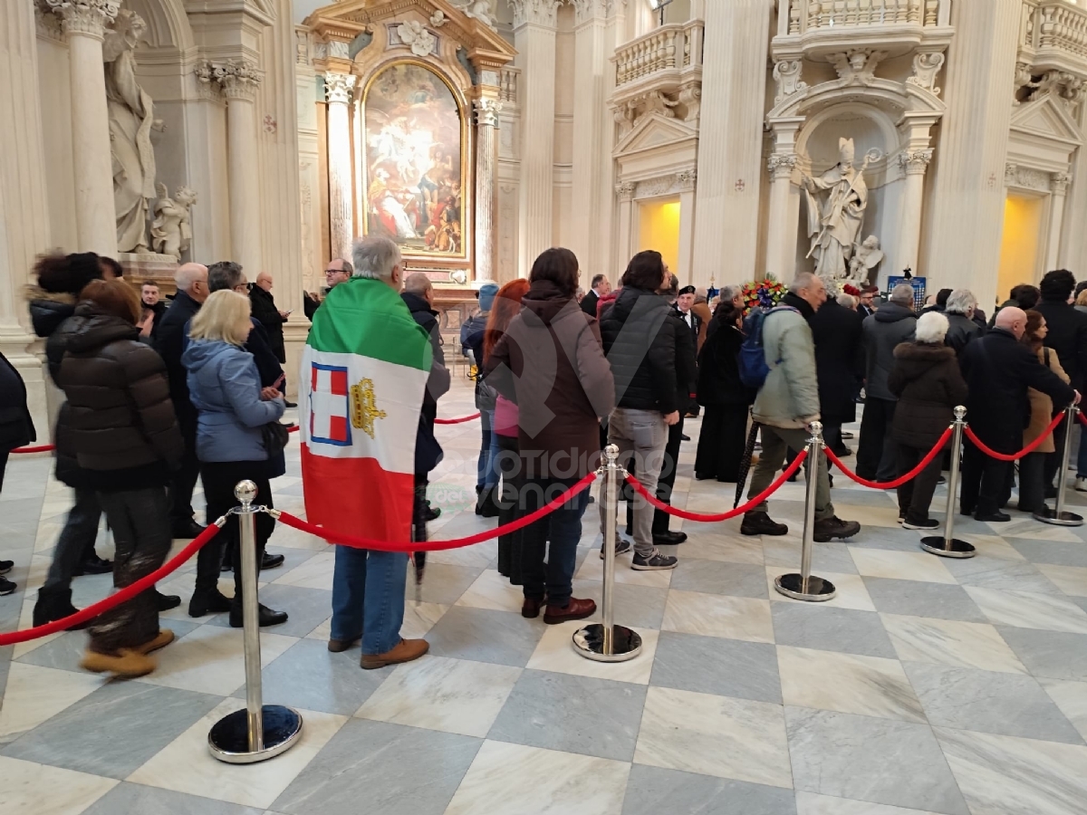 VENARIA - Allestita alla Reggia la camera ardente di Vittorio Emanuele di Savoia - FOTO e VIDEO