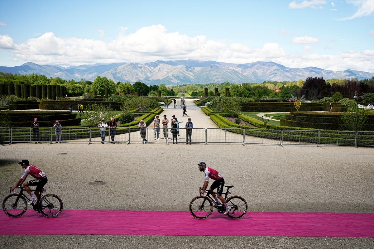 GIRO D'ITALIA A VENARIA - La tappa vinta dall’ecuadoregno Narvaez. Secondo Pogacar - FOTO