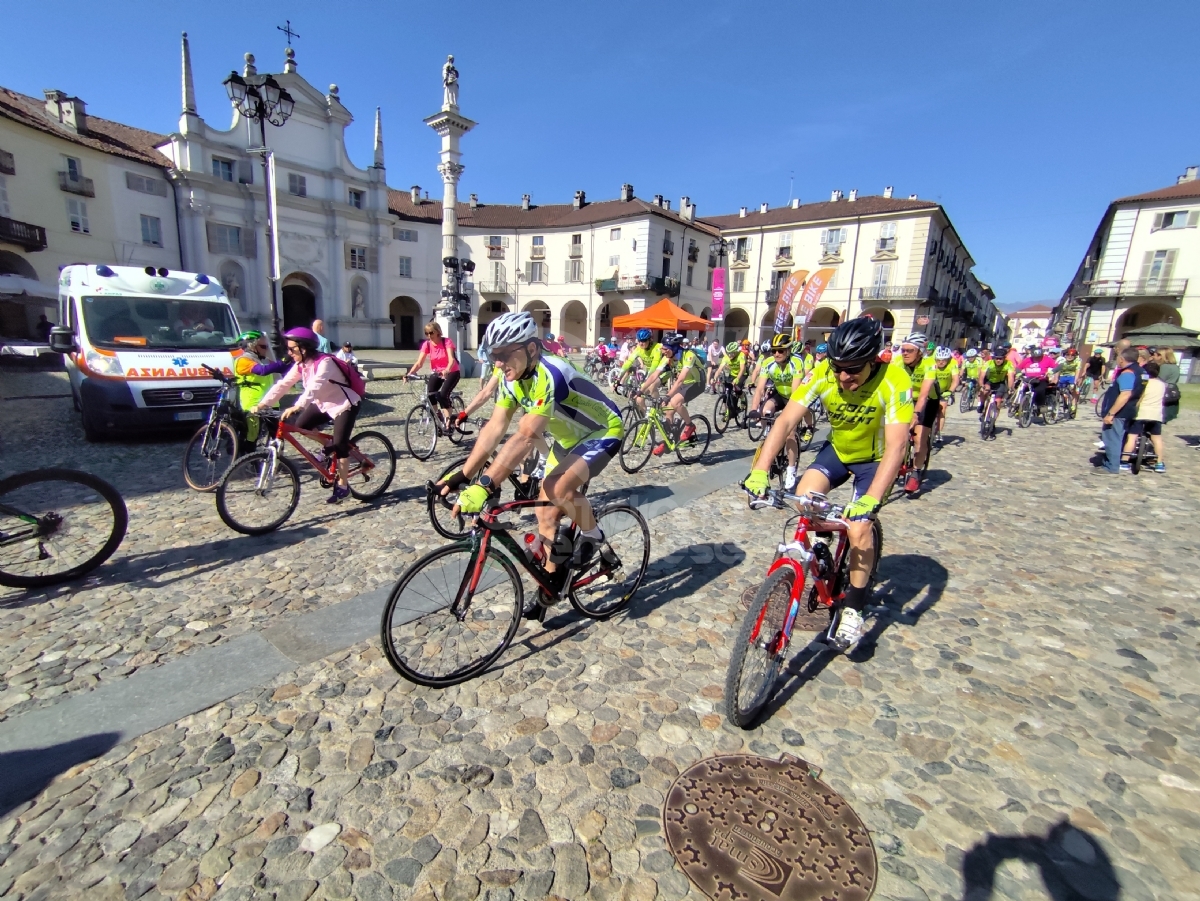 VENARIA-DRUENTO - Grande successo per la «Pedalata in Rosa» - FOTO