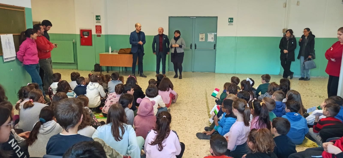 VENARIA - Giorno della Memoria: piantato un ulivo nella scuola Don Milani - FOTO