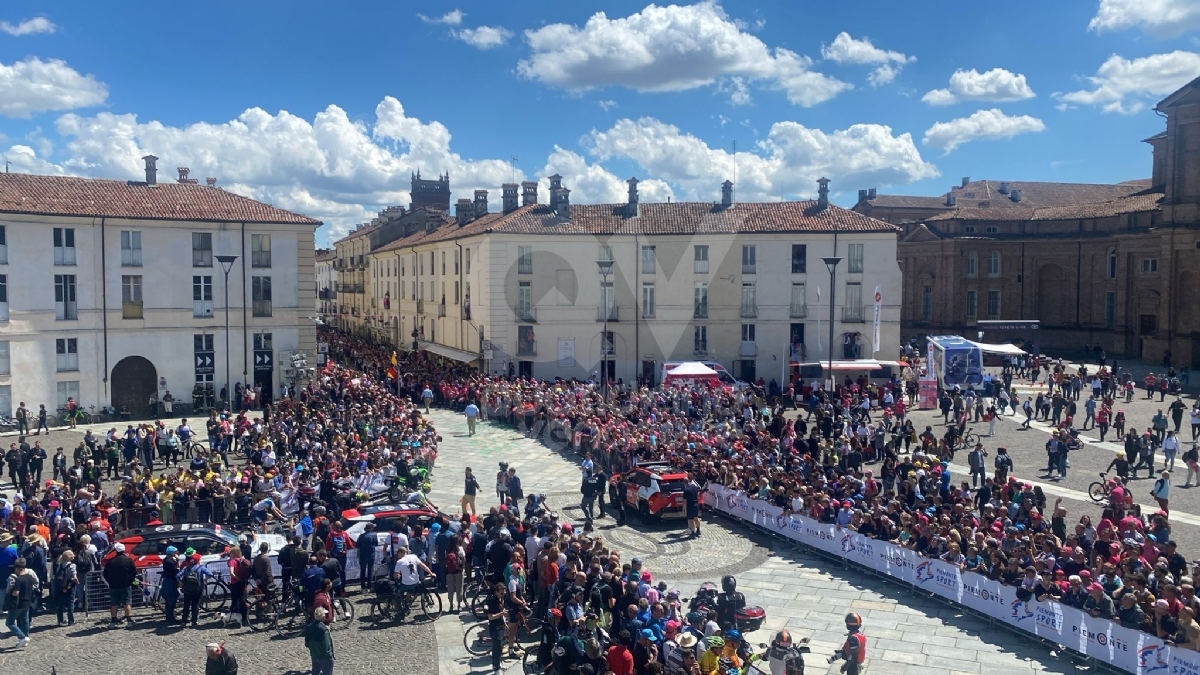 GIRO D'ITALIA A VENARIA - Riviviamo le emozioni della «Grande Partenza» - TUTTE LE FOTO