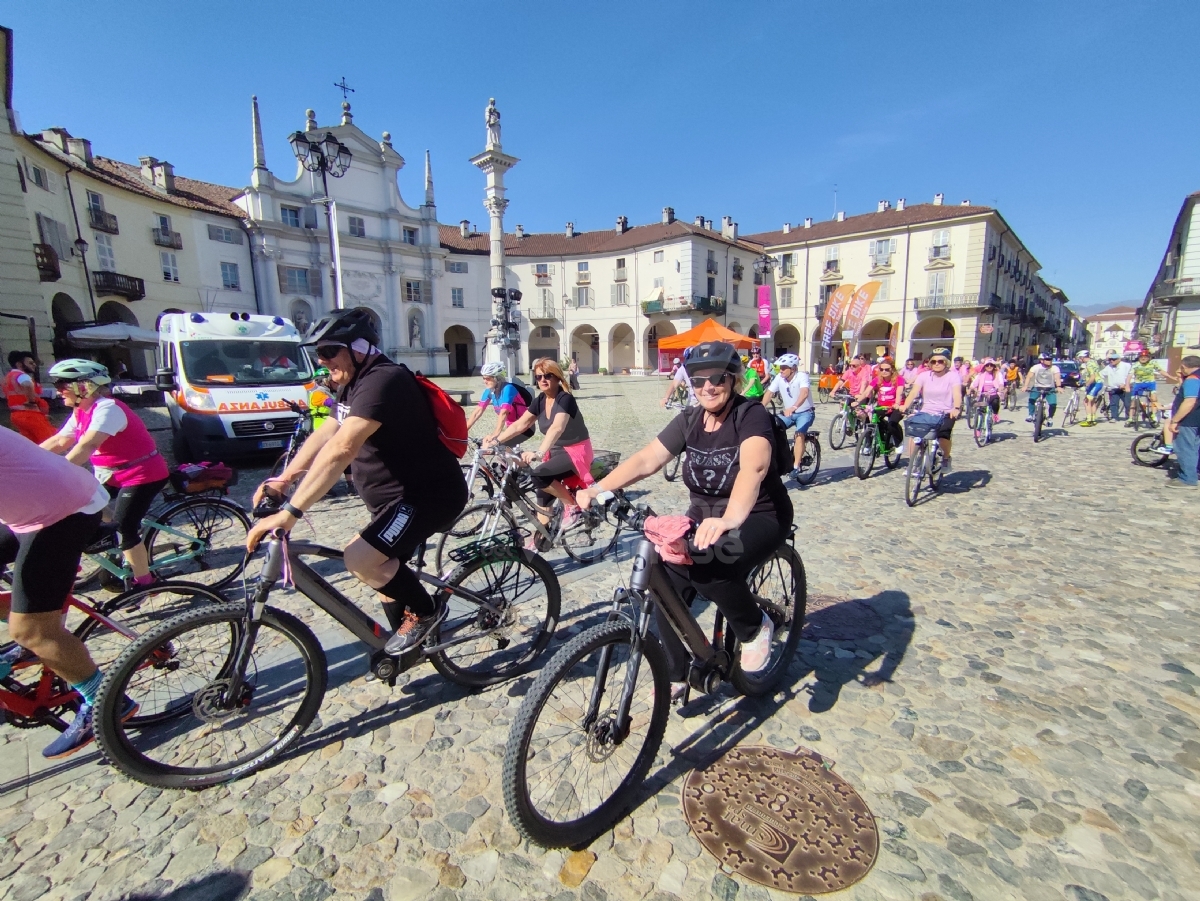 VENARIA-DRUENTO - Grande successo per la «Pedalata in Rosa» - FOTO