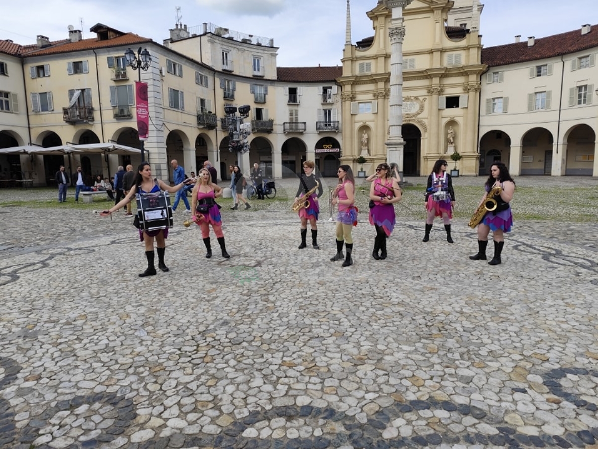 GIRO D'ITALIA A VENARIA - Riviviamo le emozioni della «Grande Partenza» - TUTTE LE FOTO