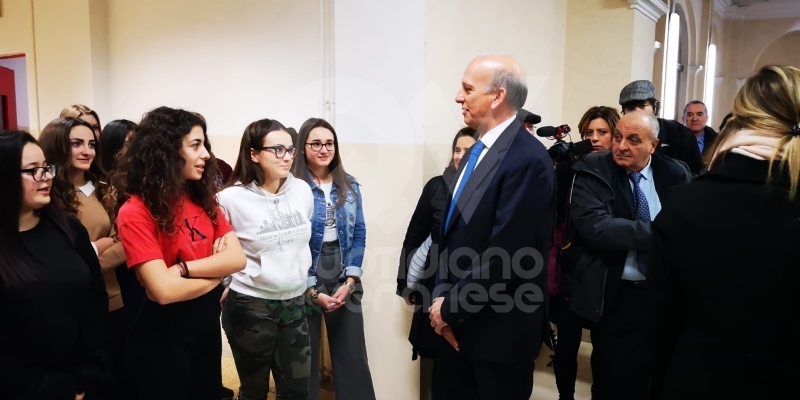 RIVOLI - A dieci anni dalla tragedia, il liceo Darwin inaugura l'aula che ricorda Vito Scafidi - FOTO