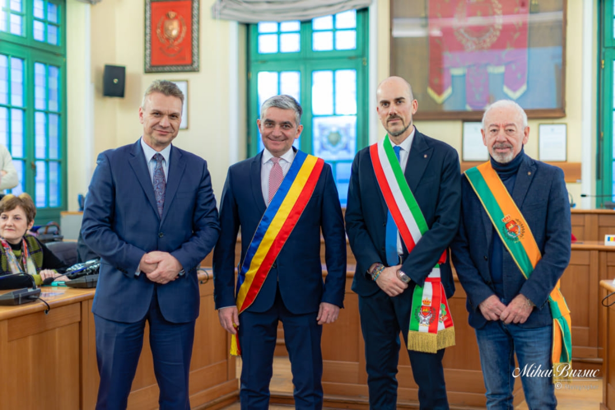 VENARIA - Siglato il «Patto d'Amicizia» con la città romena di Sinaia - FOTO