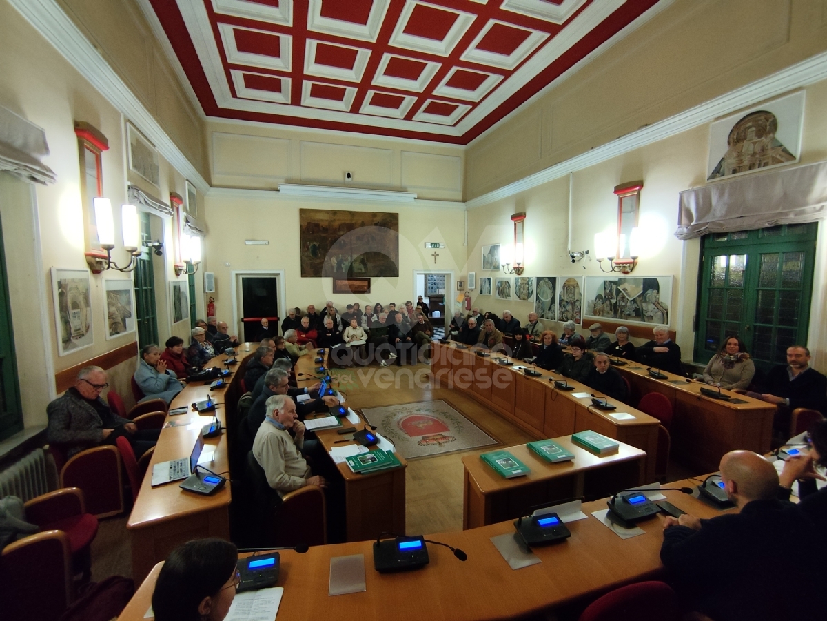 VENARIA - Sala consiliare gremita per la presentazione del libro su Armando Crivelli - FOTO E VIDEO