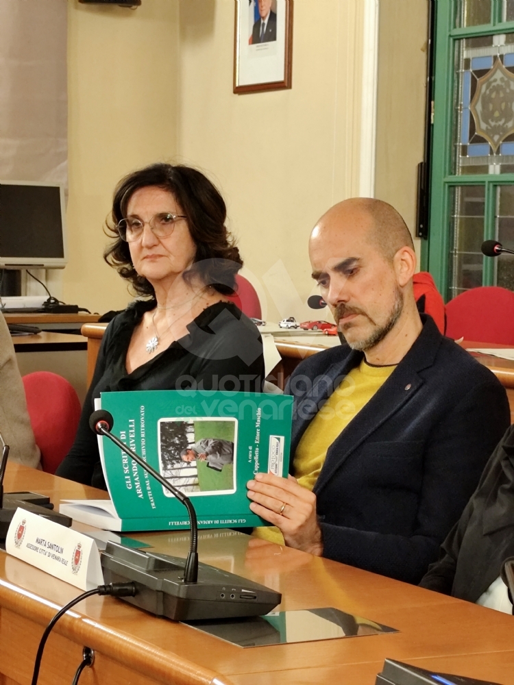 VENARIA - Sala consiliare gremita per la presentazione del libro su Armando Crivelli - FOTO E VIDEO