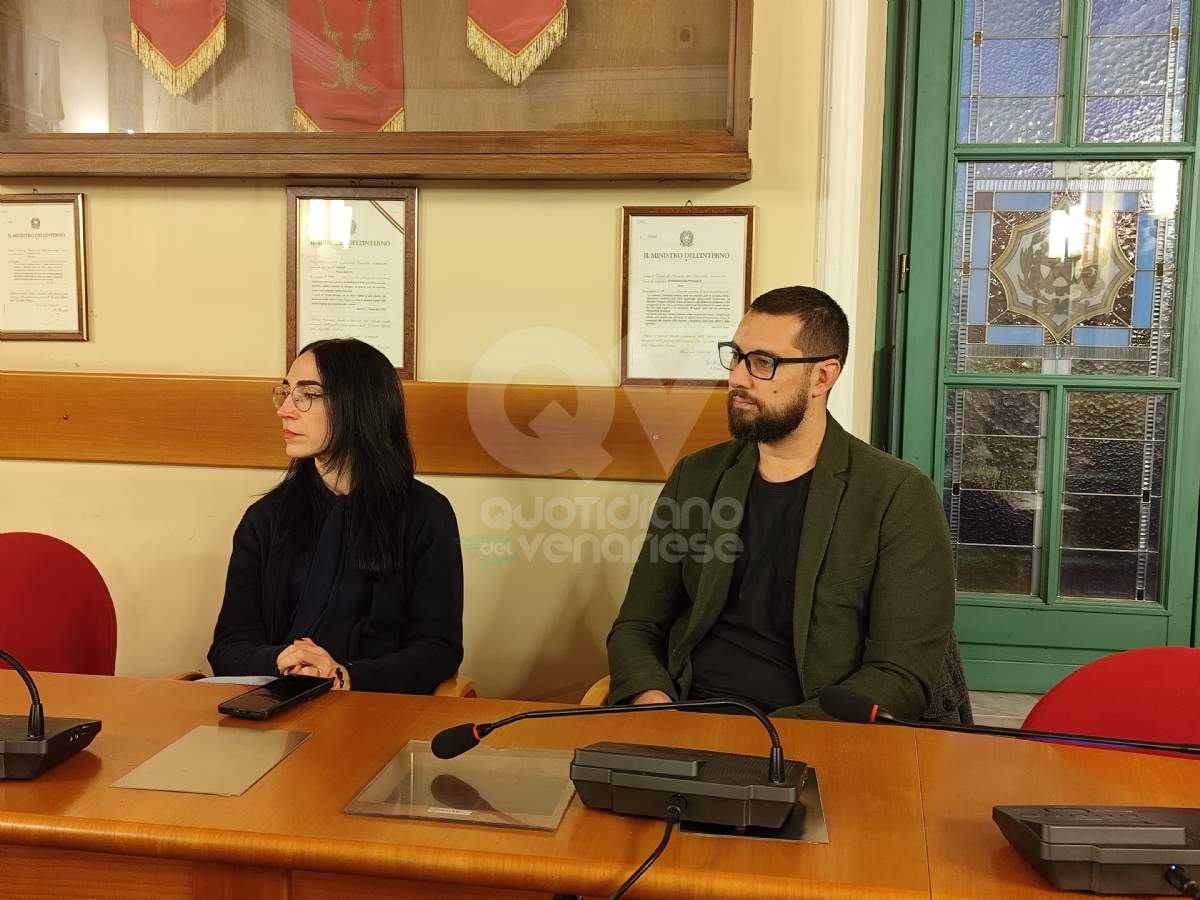 VENARIA - Sala consiliare gremita per la presentazione del libro su Armando Crivelli - FOTO E VIDEO