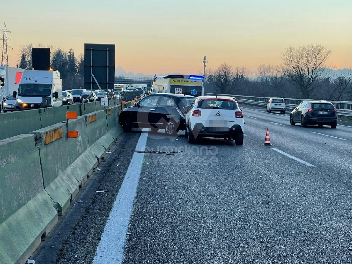 INCIDENTE IN TANGENZIALE A COLLEGNO - Scontro fra tre auto, due persone ferite - FOTO