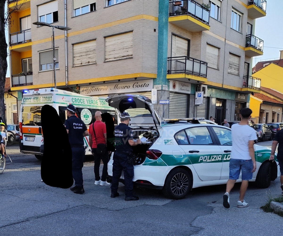 INCIDENTE A VENARIA - Scontro auto-bici: 13enne finisce in ospedale - FOTO