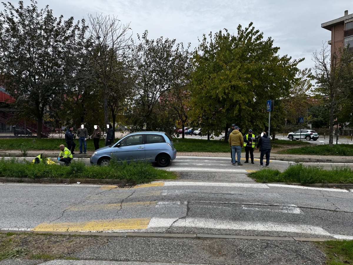 INCIDENTE A GRUGLIASCO - Coppia di pensionati investiti da un'auto in corso Adriatico - FOTO