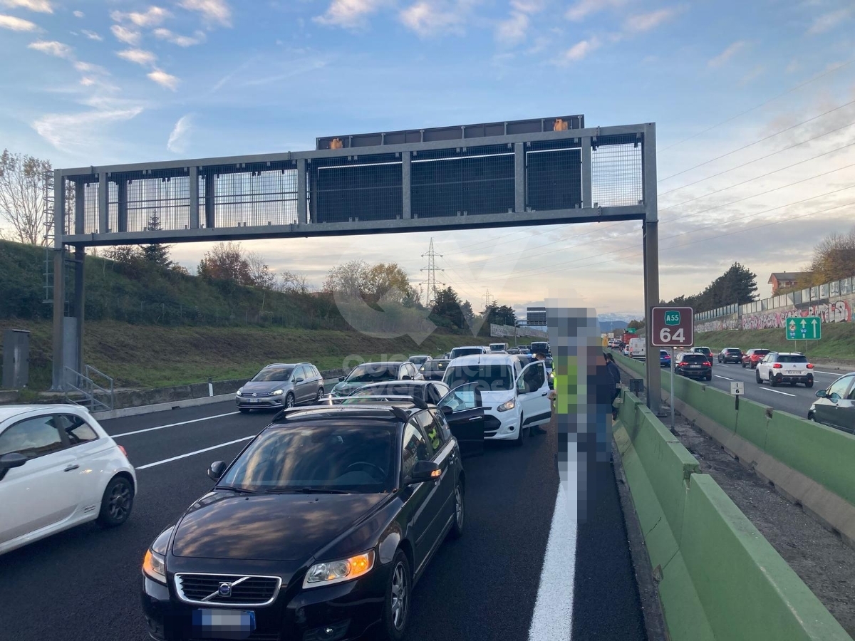 INCIDENTE IN TANGENZIALE A COLLEGNO - Quattro mezzi coinvolti, due feriti - FOTO