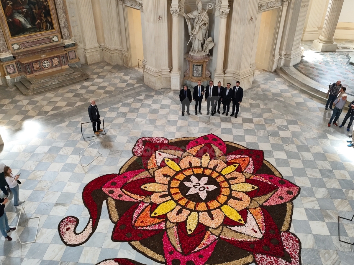 VENARIA - Fiori, profumi, essenze, prelibatezze: via alla ventesima «Festa delle Rose» - FOTO