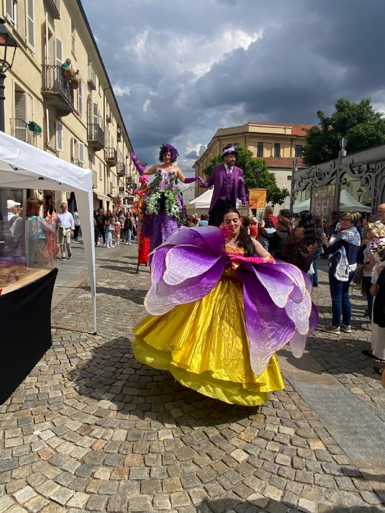 VENARIA - Bagno di folla per la ventesima edizione della «Festa delle Rose» - FOTO