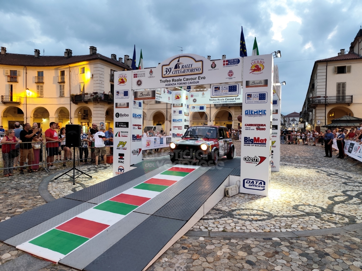 VENARIA - In Città la magia del Rally: tantissimi i curiosi e gli appassionati - FOTO