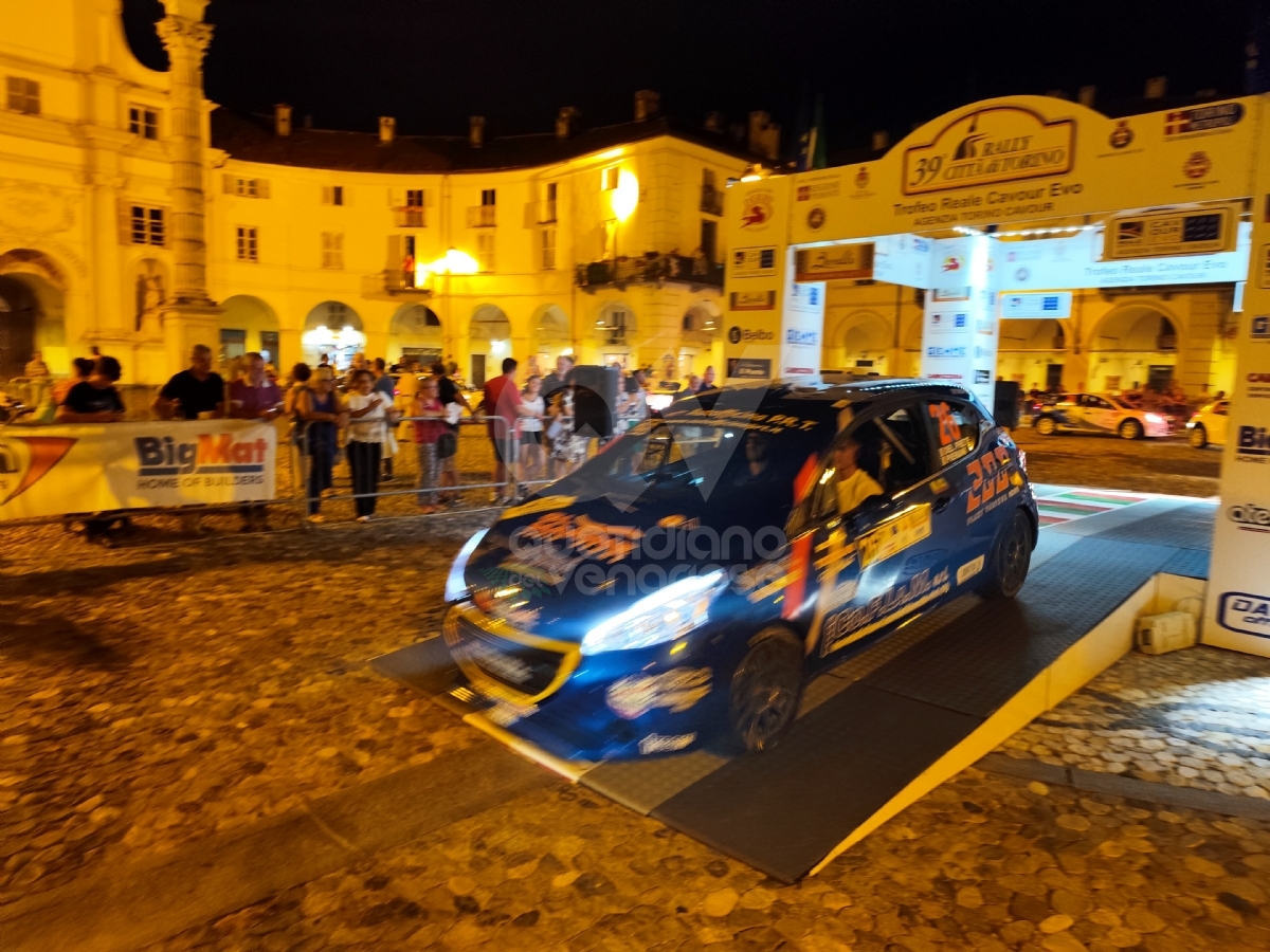 VENARIA - In Città la magia del Rally: tantissimi i curiosi e gli appassionati - FOTO