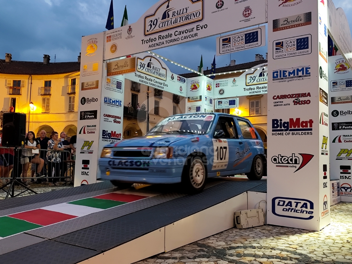 VENARIA - In Città la magia del Rally: tantissimi i curiosi e gli appassionati - FOTO