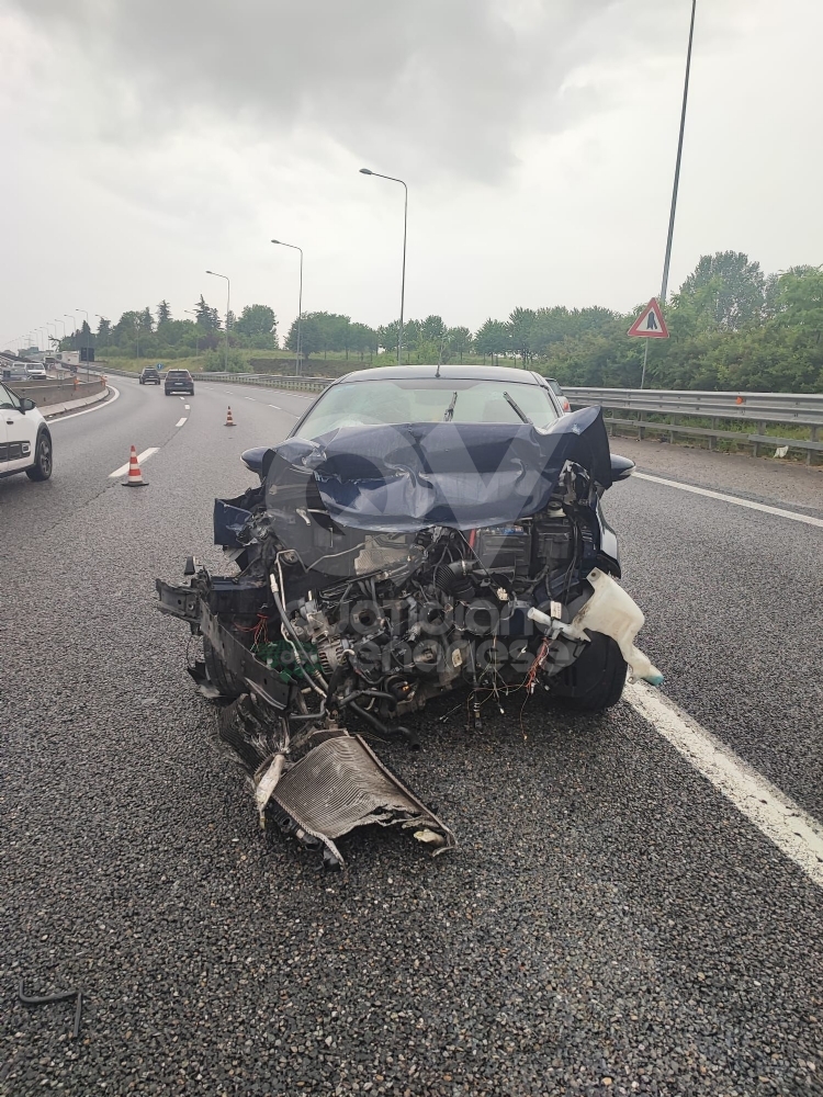 INCIDENTI IN TANGENZIALE A BORGARO E RIVOLI - Forti disagi e lunghe code - FOTO