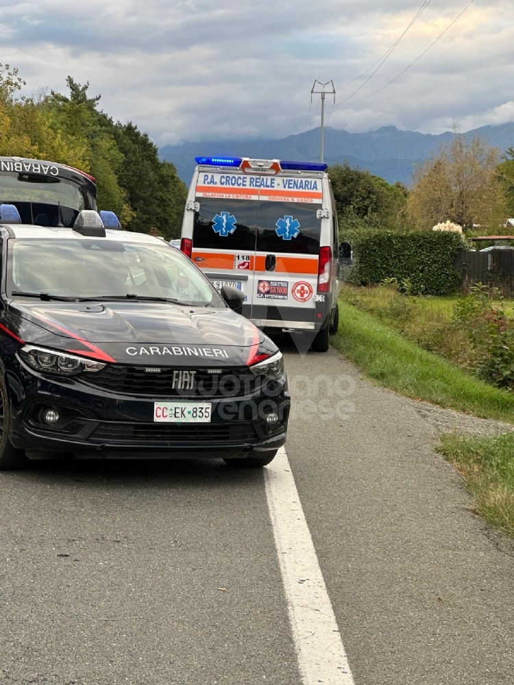 INCIDENTE A ROBASSOMERO - Auto finisce fuori strada: conducente ferito, cane morto - FOTO