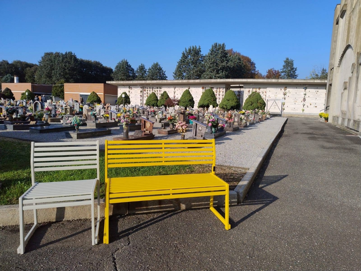 VENARIA - Nei cimiteri della Reale arrivano 32 nuove panchine - FOTO