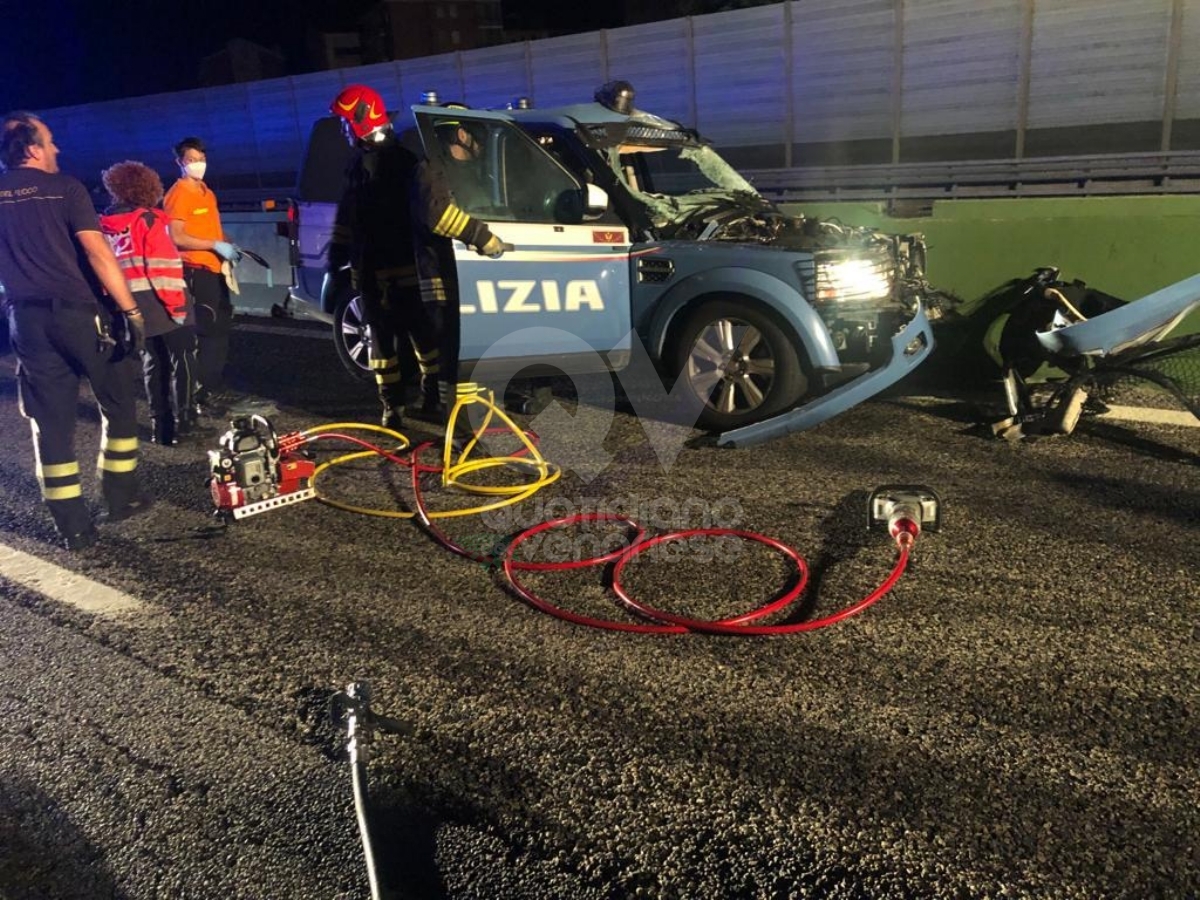 INCIDENTE IN TANGENZIALE TRA TORINO E VENARIA - Pattuglia della polizia colpisce una mucca: 4 feriti e animale morto - FOTO