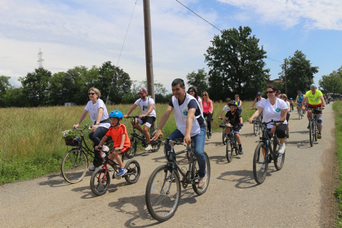 PIANEZZA - Bambini, famiglie e nonni: successo per la «Grande Biciclettata» - FOTO