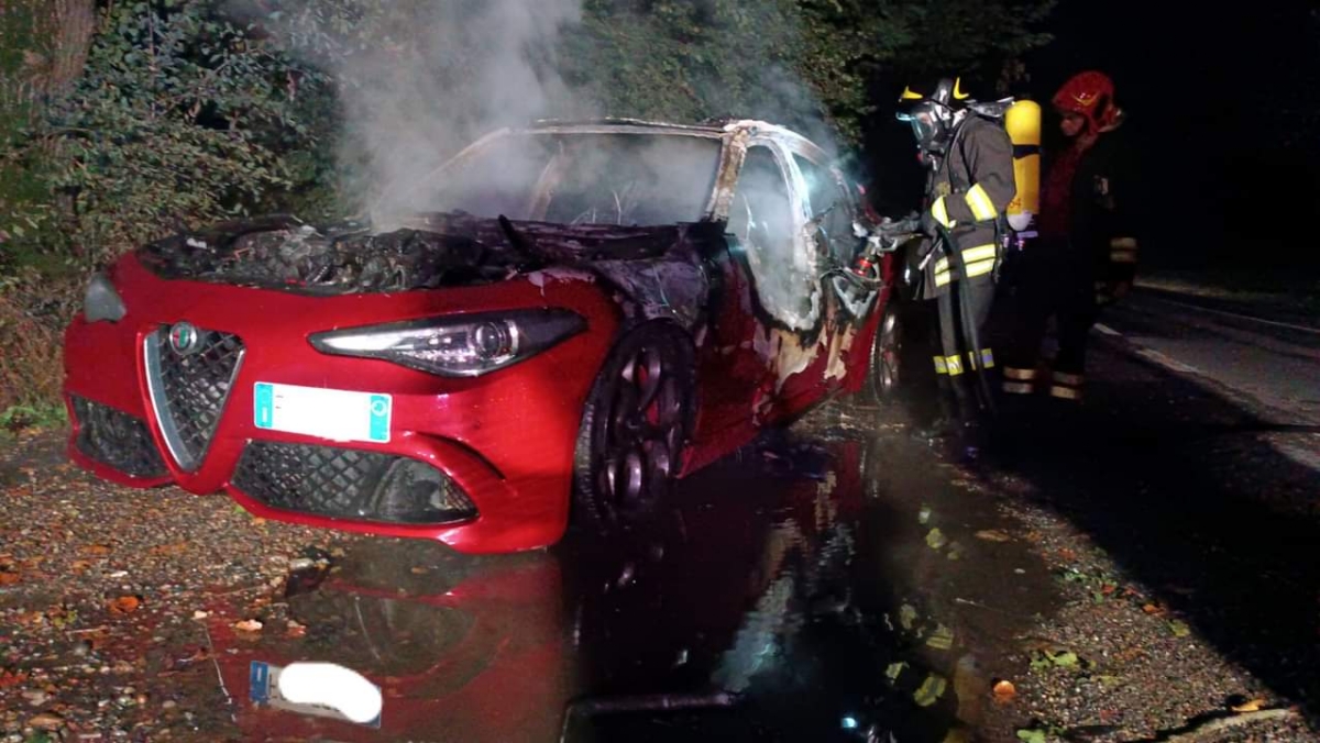 INCIDENTE TRA SAN GILLIO E GIVOLETTO - Auto prende fuoco mentre è in marcia - FOTO