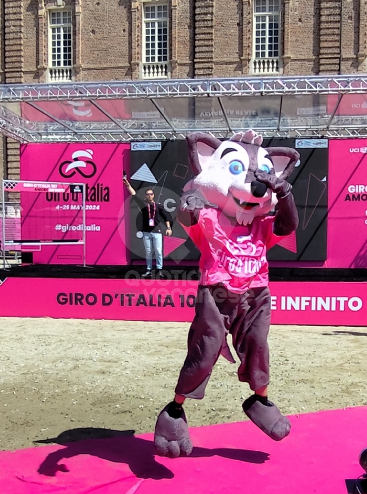 GIRO D'ITALIA A VENARIA - Una grande festa per la «Grande Partenza» - FOTO E VIDEO