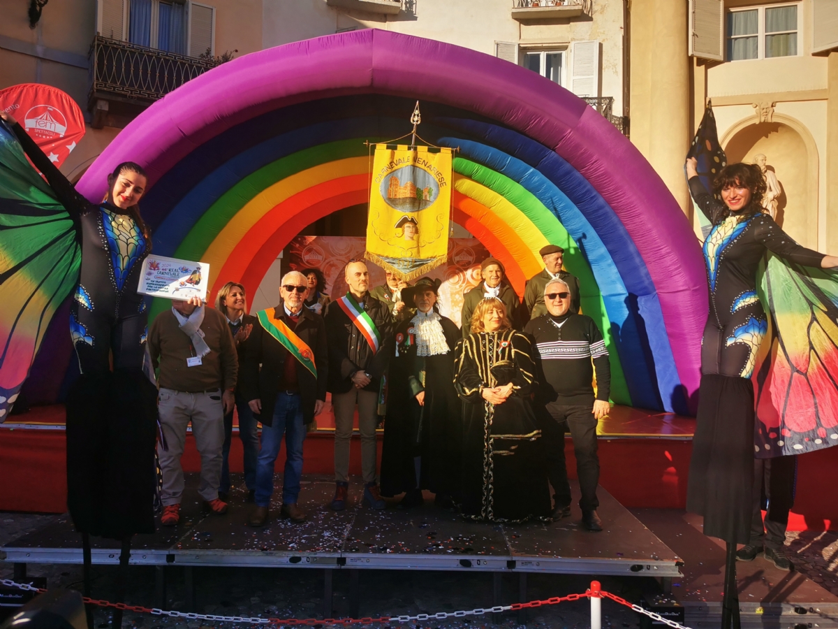 VENARIA - Musica, coriandoli e tanto divertimento: successo per il «Real Carnevale» - FOTO