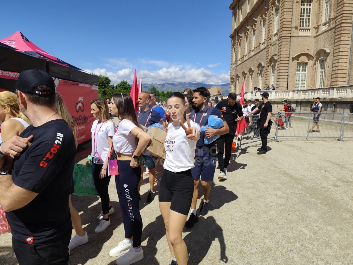 GIRO D'ITALIA A VENARIA - Una grande festa per la «Grande Partenza» - FOTO E VIDEO