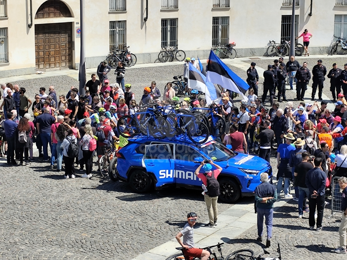 GIRO D'ITALIA A VENARIA - Una grande festa per la «Grande Partenza» - FOTO E VIDEO