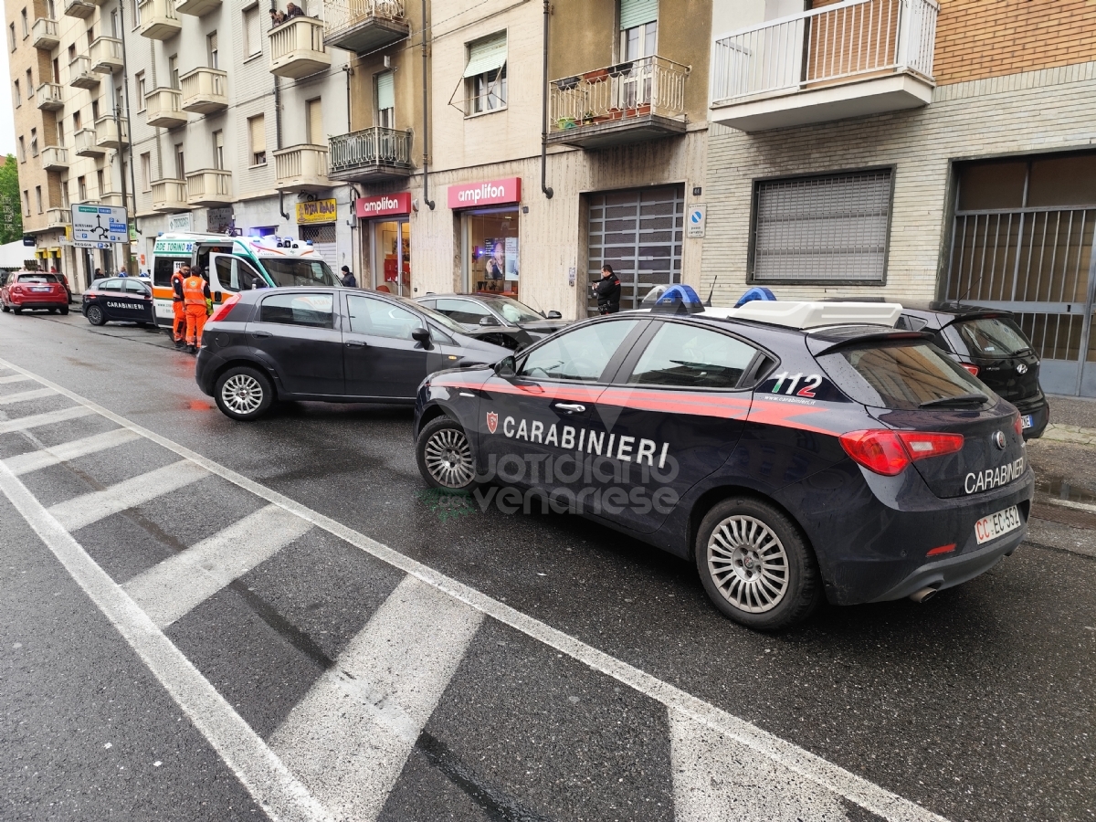 INCIDENTE A VENARIA - Malore mentre è alla guida: morto un uomo di 82 anni - FOTO