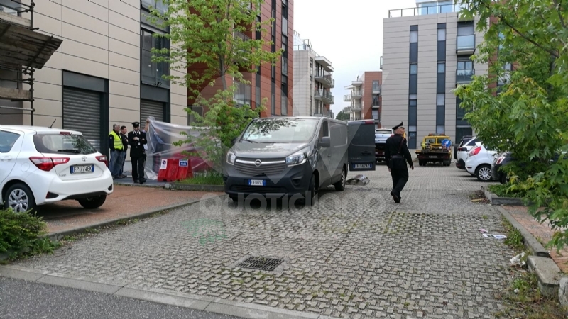 DRAMMA A RIVOLI - Uccide la moglie con tre colpi di pistola poi si spara alla testa - FOTO