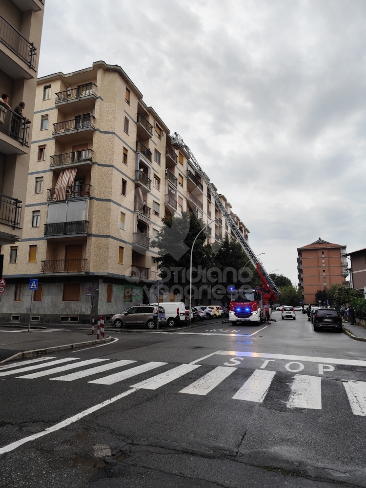 VENARIA - Anziana sola cade in casa: soccorsa da vigili del fuoco e 118 - FOTO