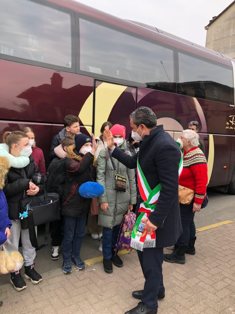 PIANEZZA - Accolti i primi 22 bambini e 4 mamme provenienti dall'Ucraina - FOTO