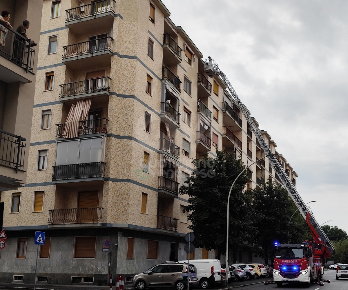 VENARIA - Anziana sola cade in casa: soccorsa da vigili del fuoco e 118 - FOTO