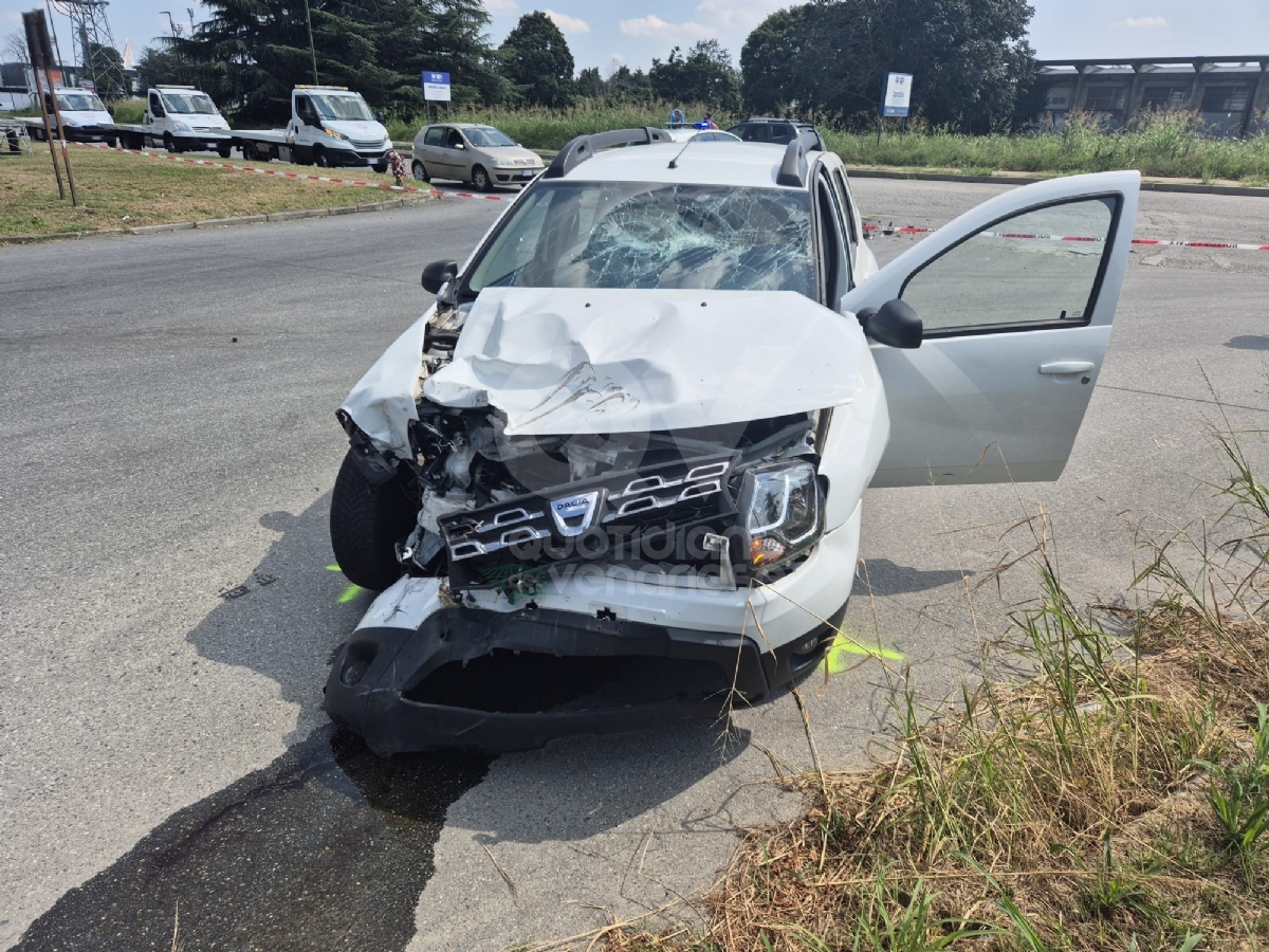 INCIDENTE A VENARIA - Scontro auto-moto: due feriti, centauro in gravi condizioni - FOTO