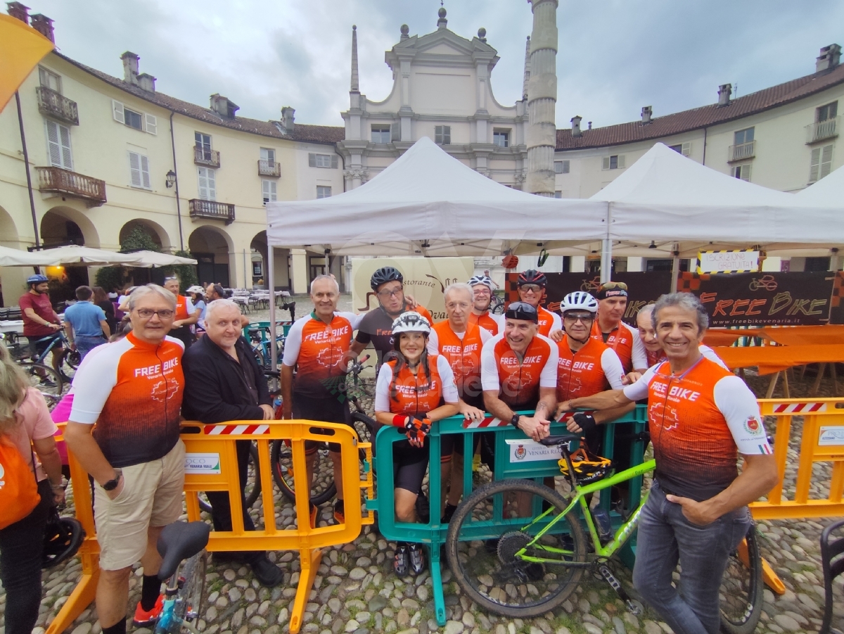 VENARIA - I venti anni della «Free Bike» con una doppia «gita in sella» tra Svizzera e Val Pellice - FOTO E VIDEO