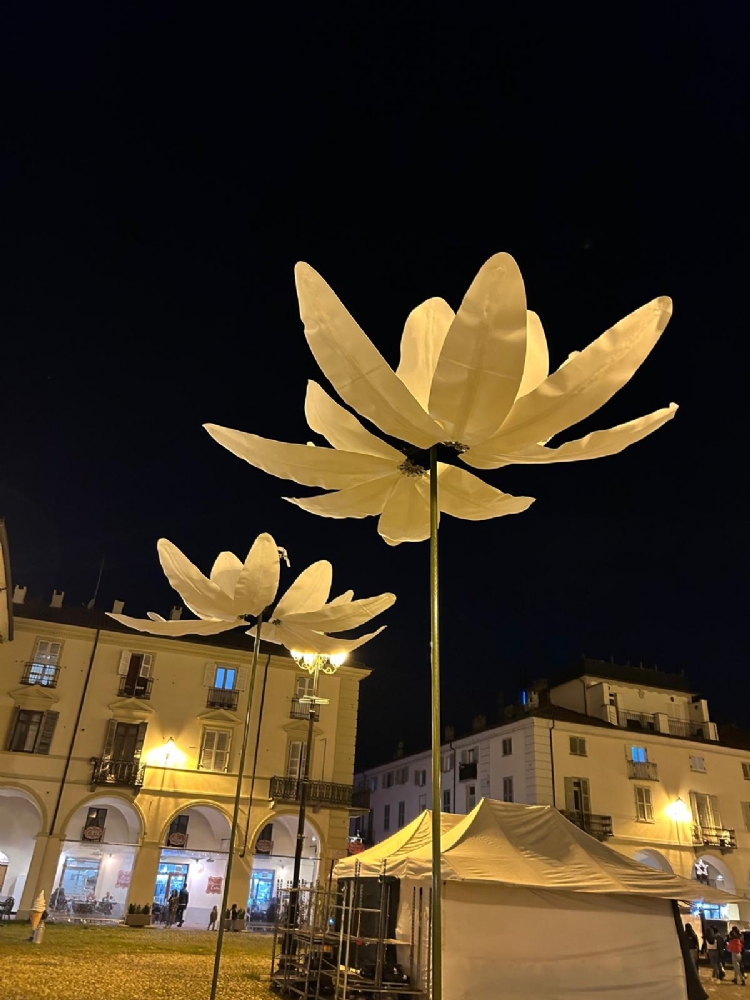 VENARIA - Bagno di folla per la ventesima edizione della «Festa delle Rose» - FOTO