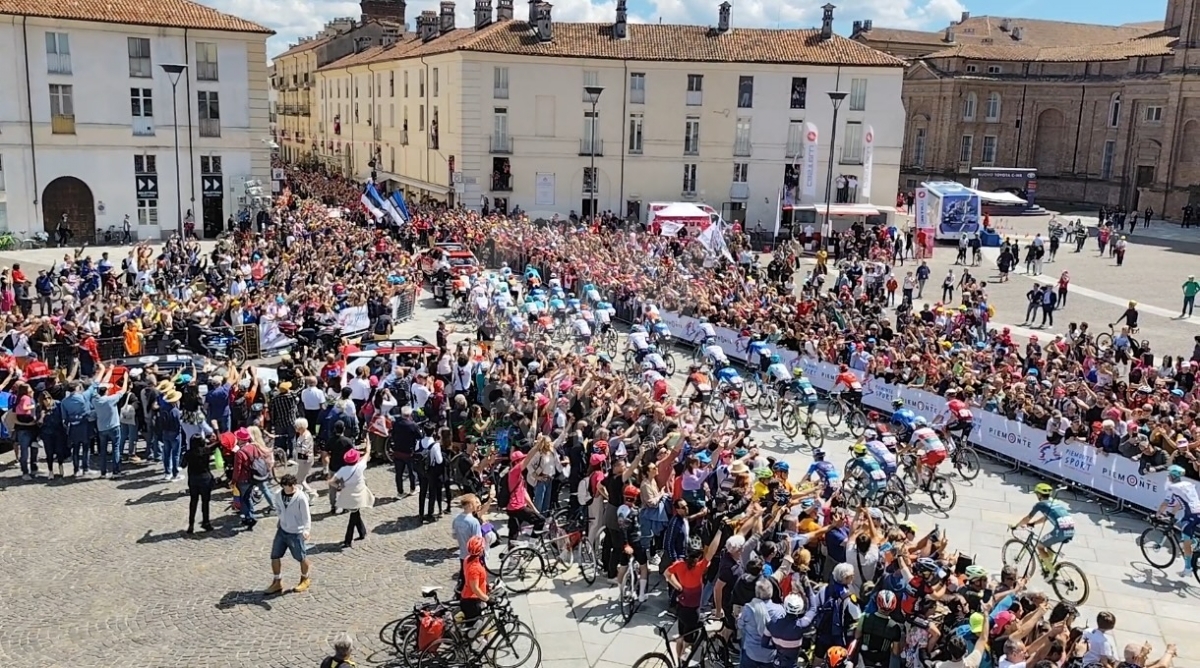 GIRO D'ITALIA A VENARIA - Riviviamo le emozioni della «Grande Partenza» - TUTTE LE FOTO