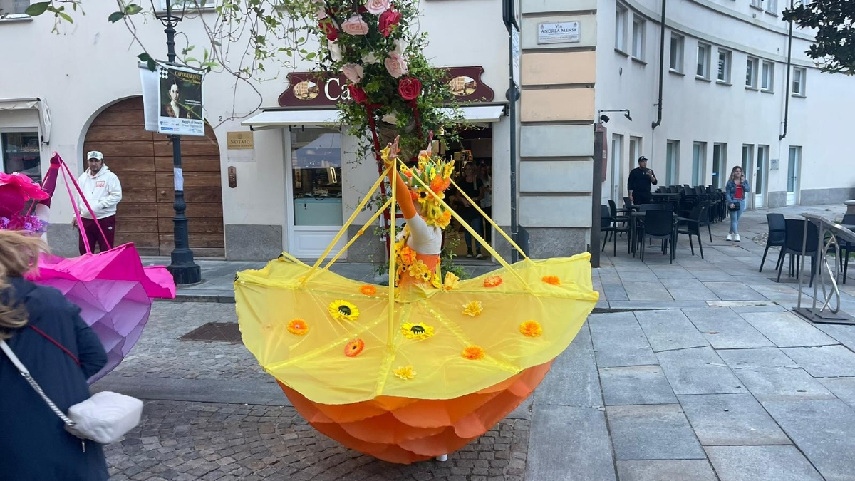 VENARIA - Bagno di folla per la ventesima edizione della «Festa delle Rose» - FOTO